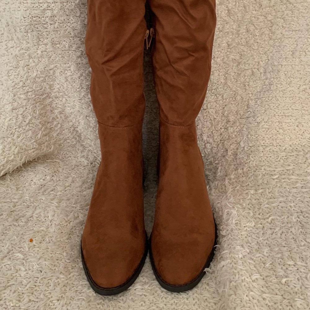 Cute, knee high quilted CCOCCI boots!